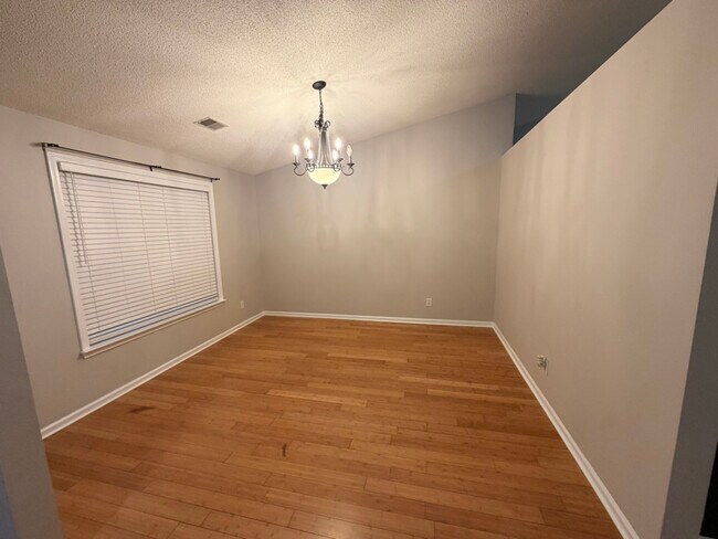 Foto del edificio - 705 Veryfine Dr