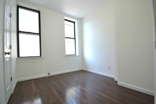 Foto del edificio - 590 Bushwick Ave