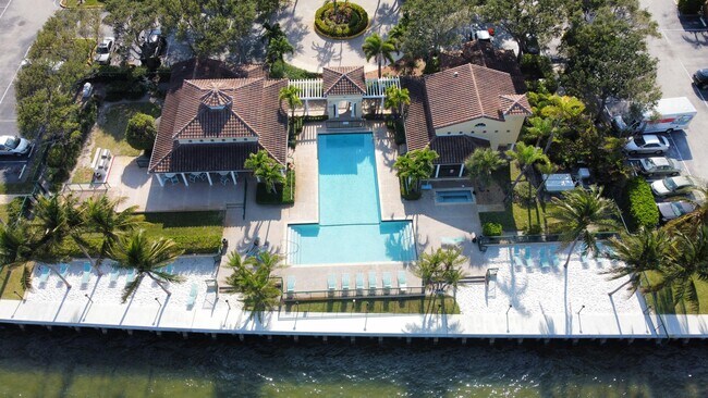 Building Photo - 1125 Lake Shore Dr