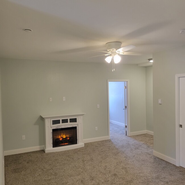 LIving room w Fireplace - 1531 Cloquet Ave