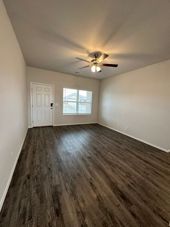 Building Photo - *Pre-leasing* Three Bedroom | Two Bath Hom...