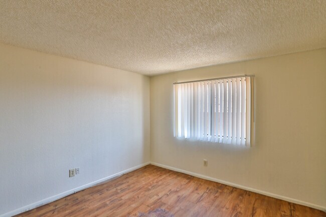 Foto del edificio - 231 E 2nd Ave