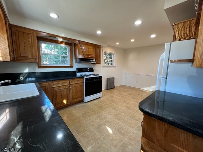 Building Photo - 130 Kenvil Ave