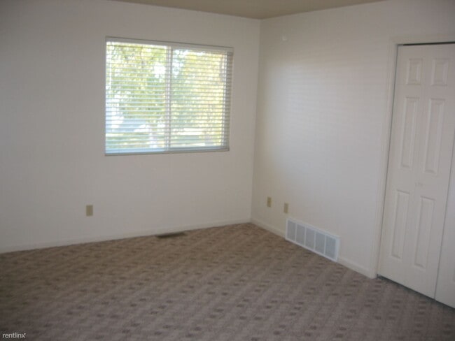 Building Photo - 3 br, 2 bath Townhome - 310 North Street 310