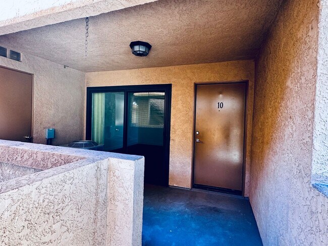 Foto del edificio - Remodeled 2 Bed / 2 Bath Near Signal Hill – Minutes from the Traffic Circle