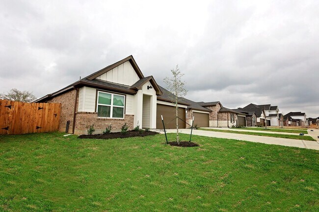 Foto del edificio - 5034 Pine Haven Lane