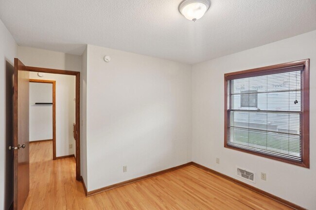 Foto del edificio - 3705 Colorado Ave S