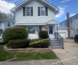 Building Photo - 321 Grove St