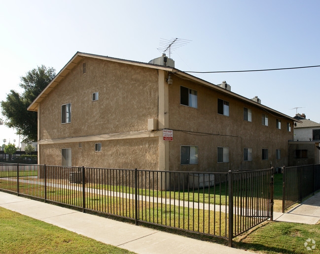 Building Photo - Nuevo Apartments