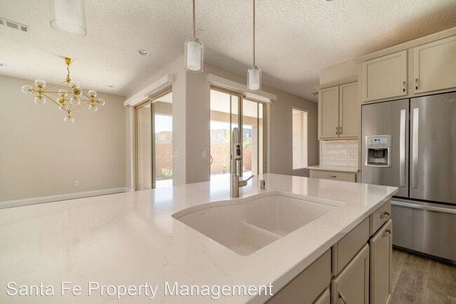 Building Photo - 3 br, 2.5 bath House - 4931 Venado Peak
