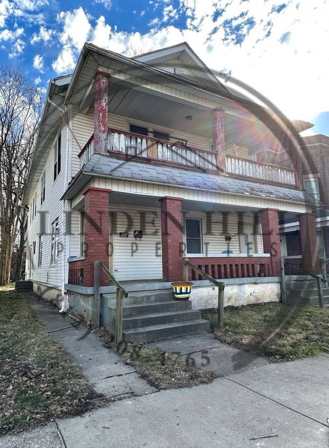 Building Photo - 620 S Center St