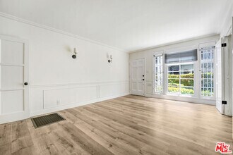 Building Photo - 308 S Reeves Dr