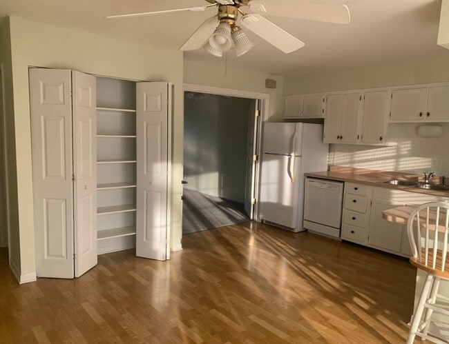 Building Photo - 845 Country Club Dr