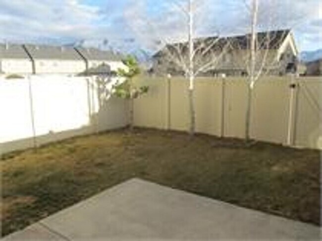 Foto del edificio - *Reduced price* End Unit Townhouse in Springville