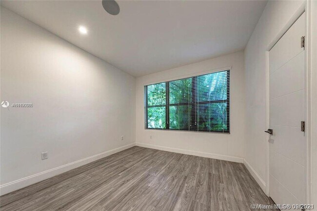 Building Photo - 473 Mendoza Ave