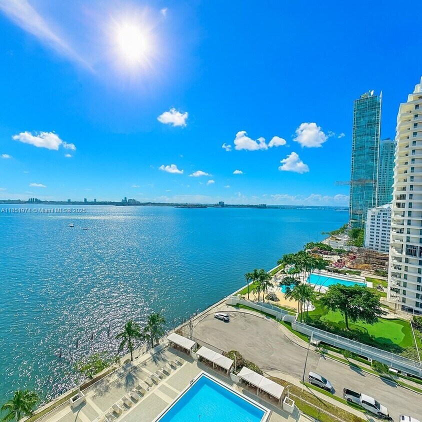 Photo - 600 NE 36th St (Miami, FL)