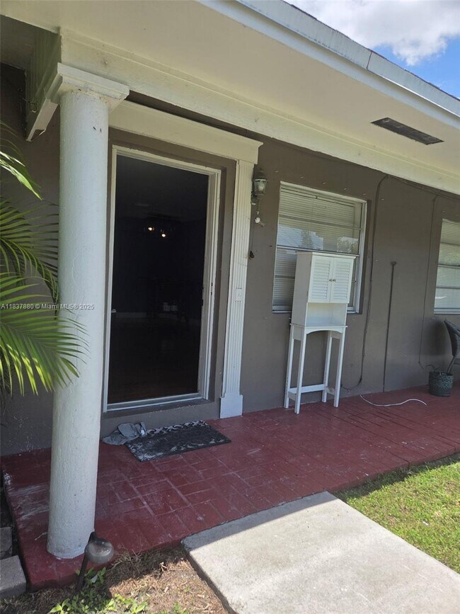 Foto del edificio - 6185 SW 43rd St