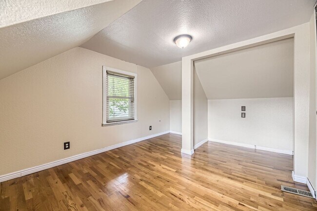 Foto del edificio - Charming 3BR House in Littleton
