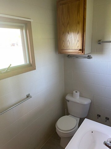 Bathroom - 913 S Main St