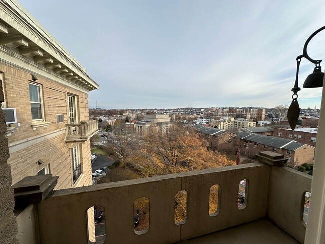 Photo - Mount Pleasant Studio Apartment W/Private ...