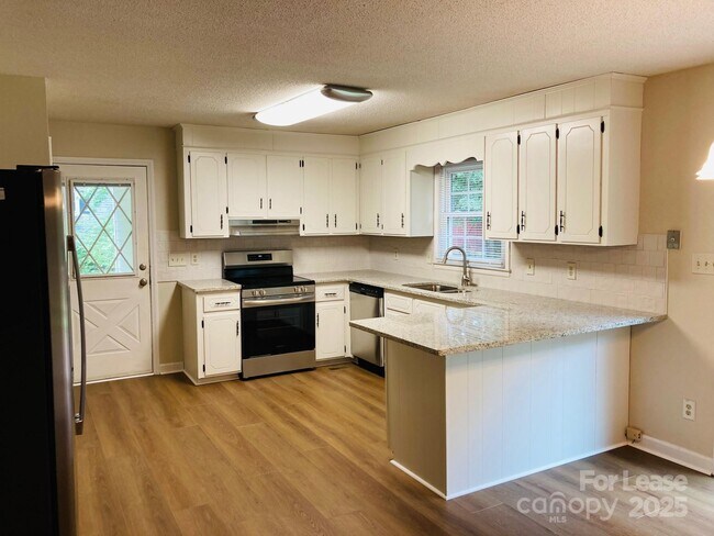 Foto del edificio - 7984 Secluded Ln