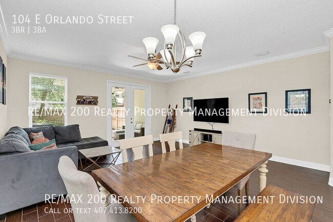 Building Photo - College Park Townhome