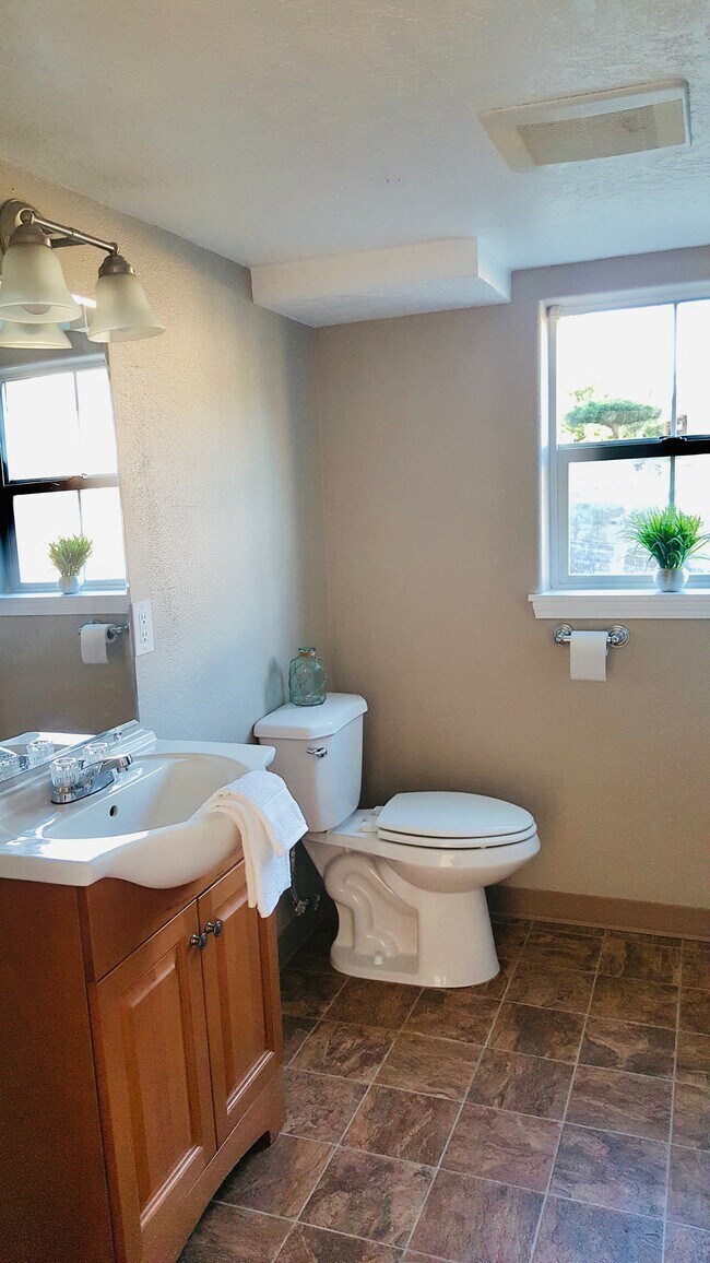 Bathroom - 13510 SW Ash Ave