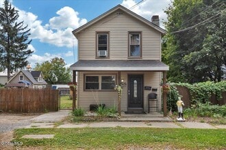 Building Photo - 68 Marvin St