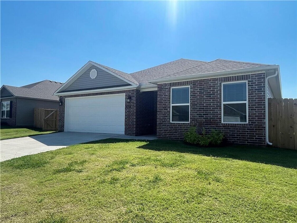 Foto principal - Stylish 3-Bedroom Home with Open Layout & ...