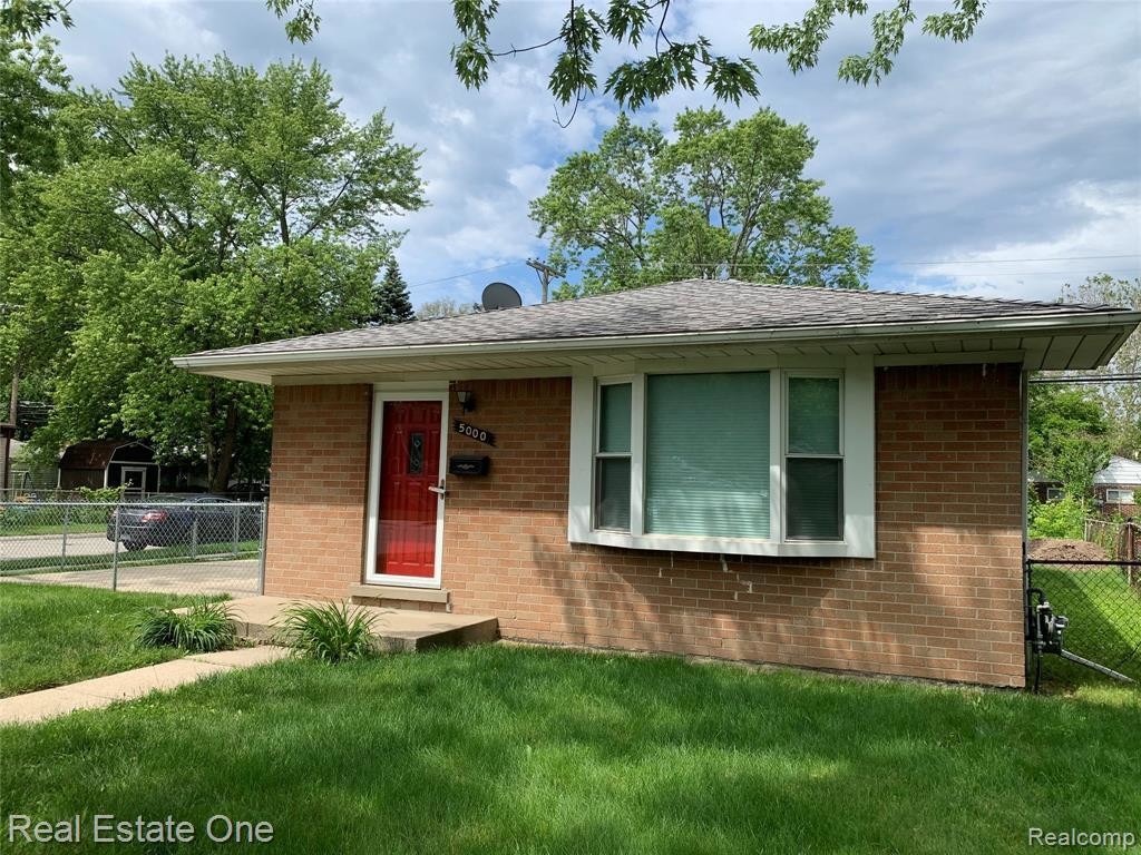 Foto principal - 5000 Monroe St