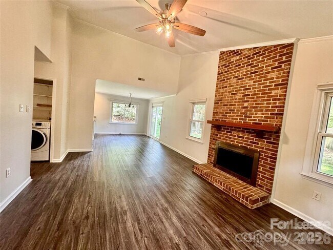 Foto del edificio - 2423 Emstead Ct