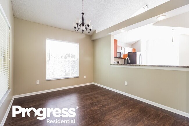 Building Photo - 637 Silver Birch Pl