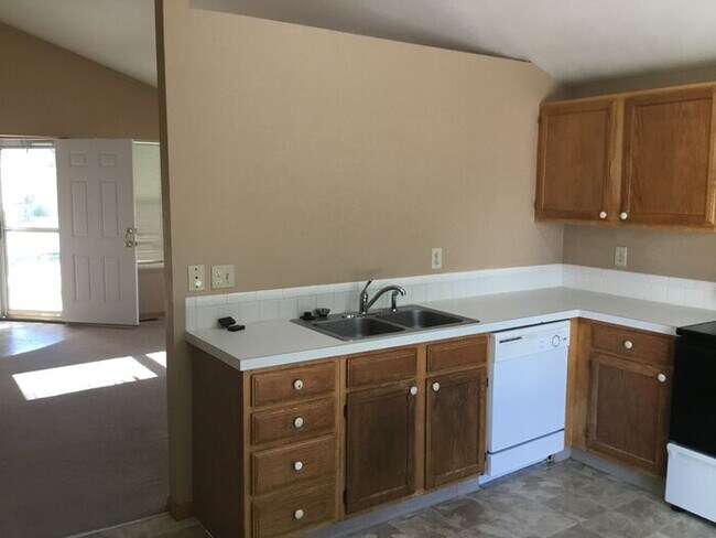 Foto del edificio - Tri-level Home with 4 bedrooms in Loveland!