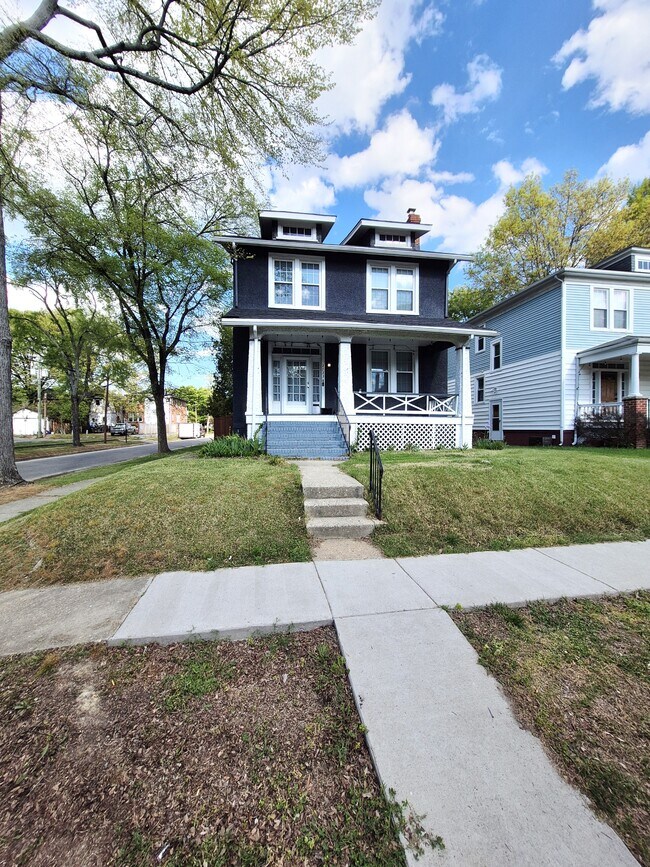 Building Photo - 2723 Fendall Ave