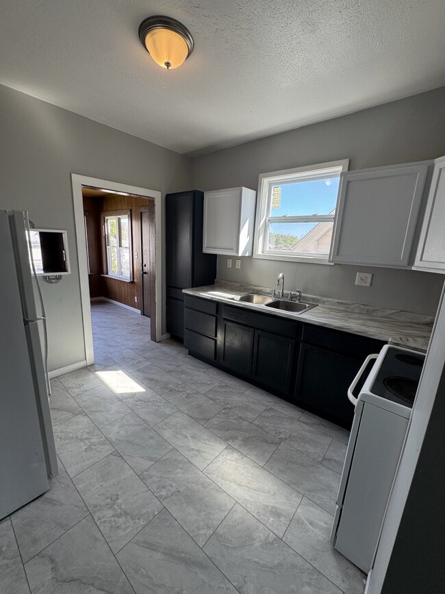 Foto del edificio - 63 W Hallam Ave