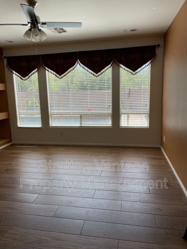 Foto del edificio - 16483 N 99th Pl
