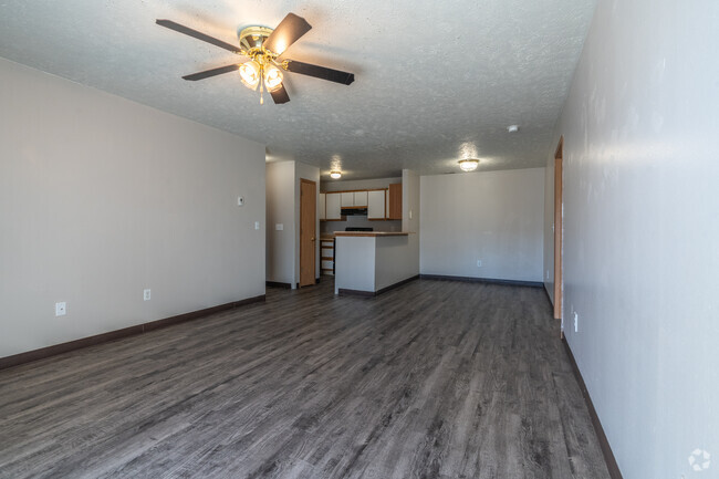 3BR, 2BA - Living Room - Creekside Park