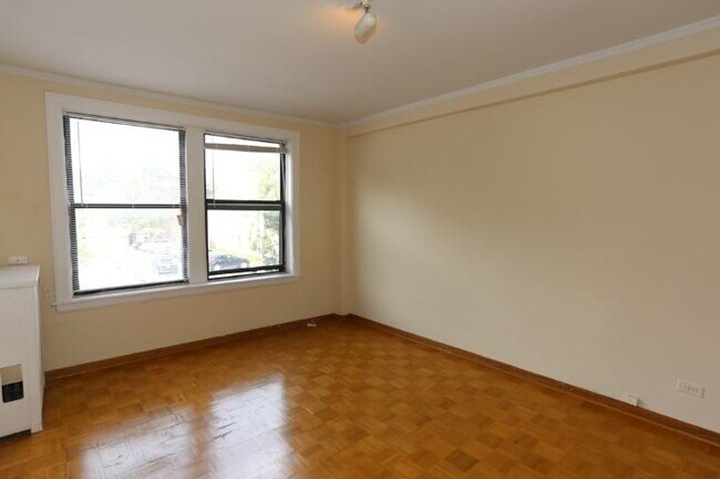 Foto del edificio - 739 W Belmont Ave