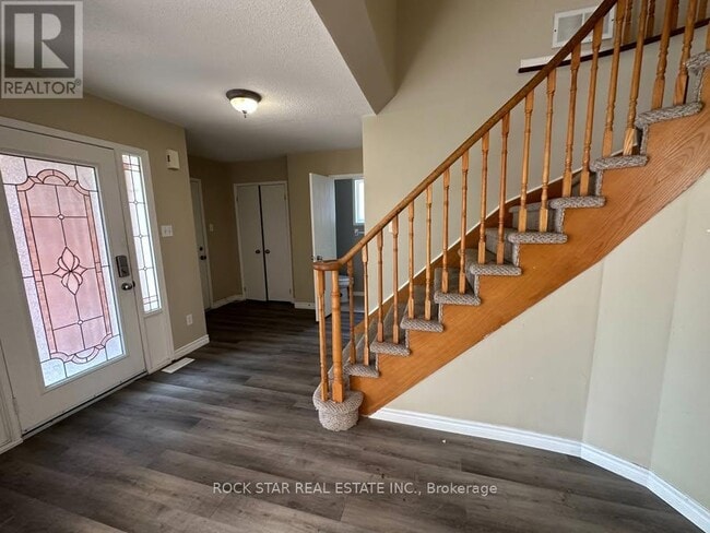 Building Photo - 31 Red Oak Dr