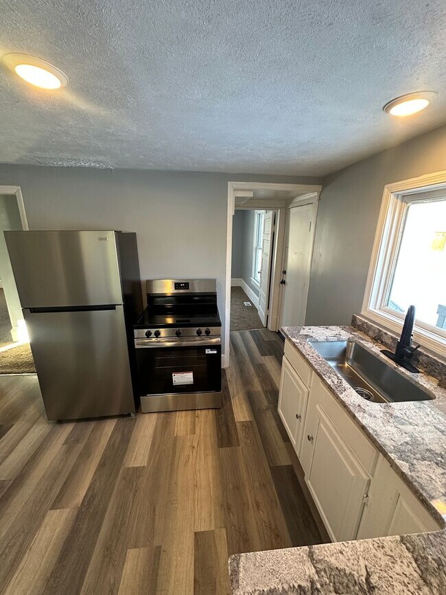 Building Photo - Lease-to-Purchase Fully Updated Home with Garage & Modern Finishes!