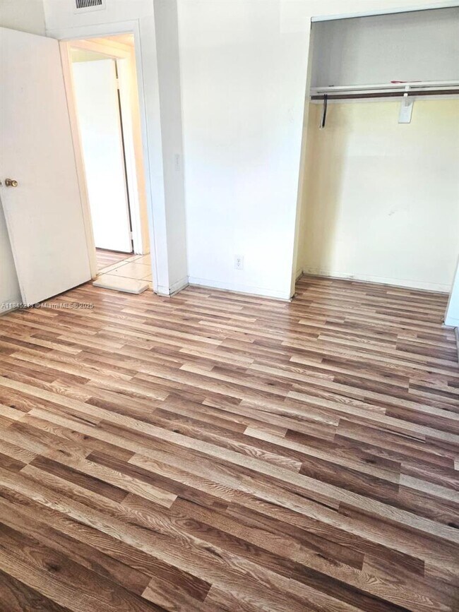 Foto del edificio - 4160 NW 21st St