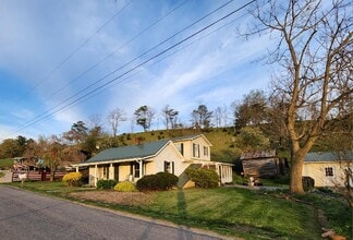 6 bedrooms 3 baths- 2 car+ garage - 5163 Whitethorne Rd