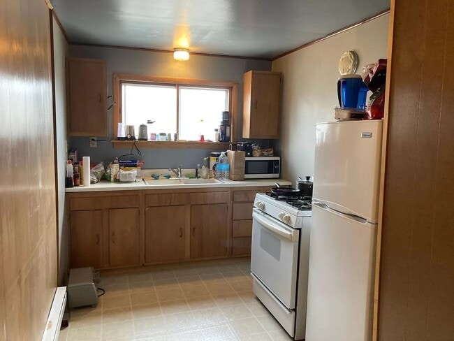 Building Photo - 1478 Van Buren Ave
