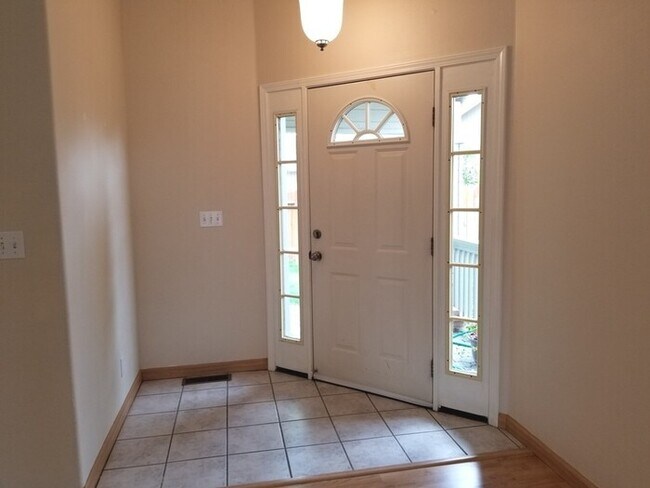 Building Photo - 4 Bedroom Home in Gardnerville