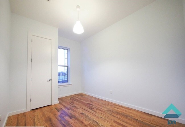 Building Photo - 1177 Putnam Ave