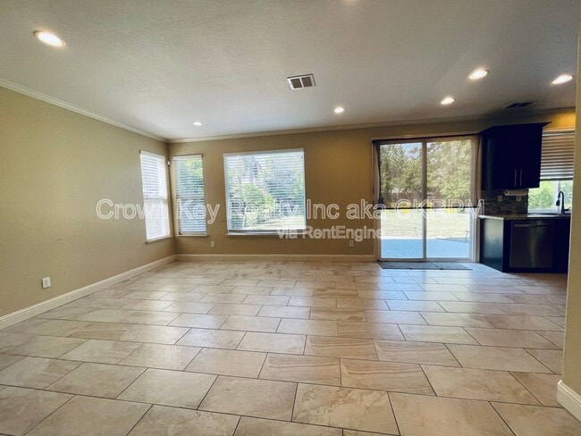 Foto del edificio - 4243 Lindsey Ln