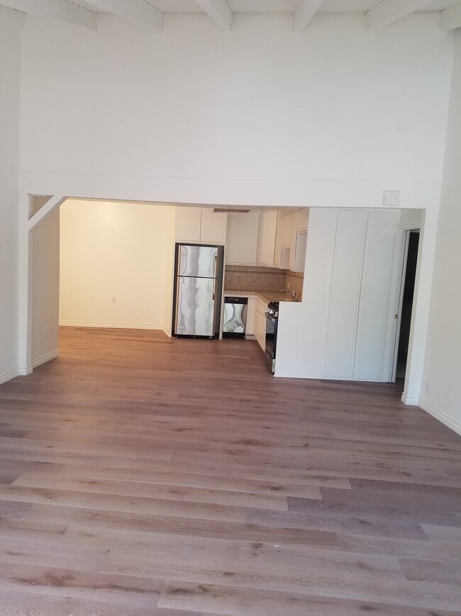 Building Photo - 3325 Primera Ave