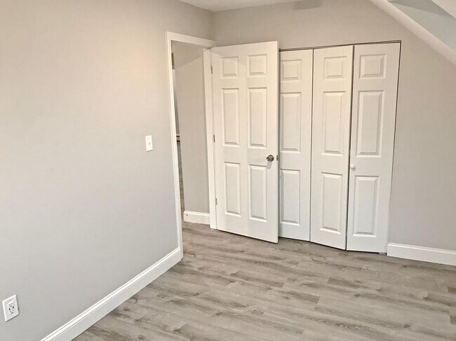 Building Photo - 7 Balcomb St