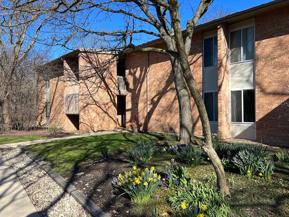 Primary Photo - 6012 E Lake Dr