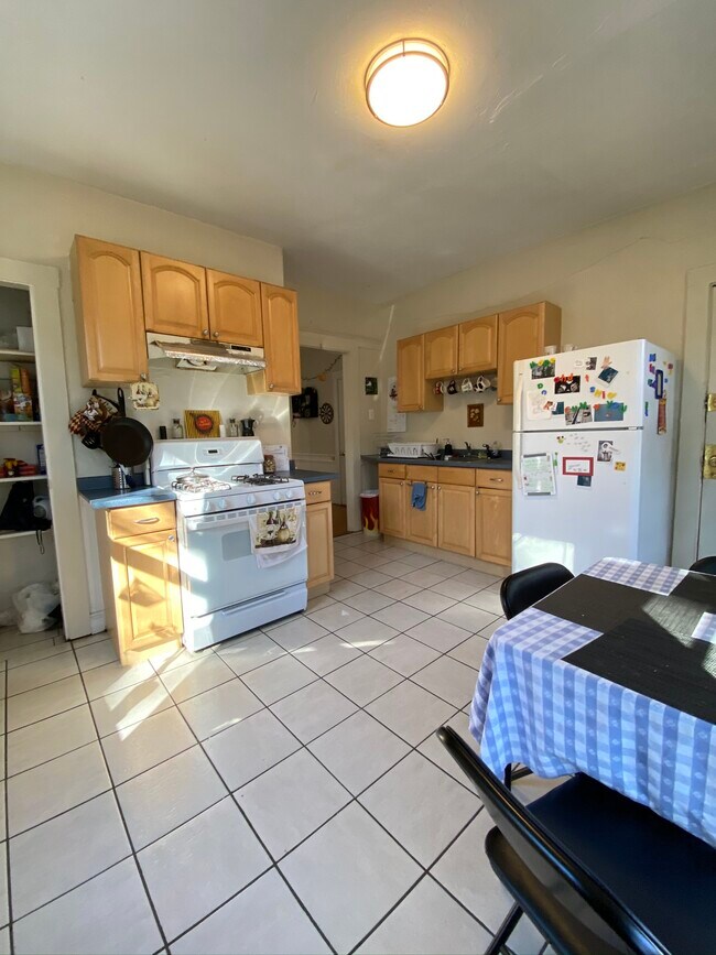 Foto del edificio - 108 Hyde Park Ave